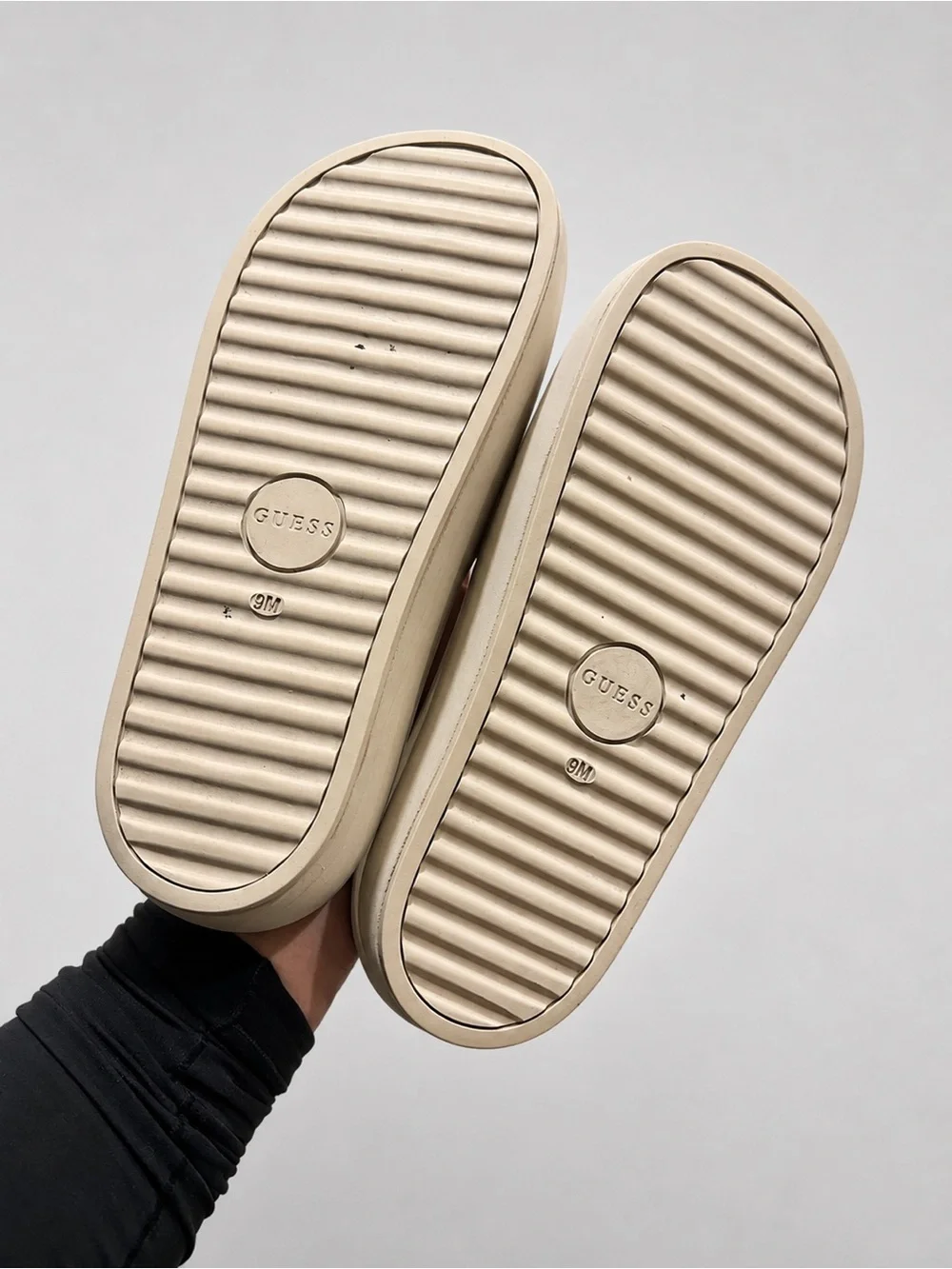 Guess minimalist cream